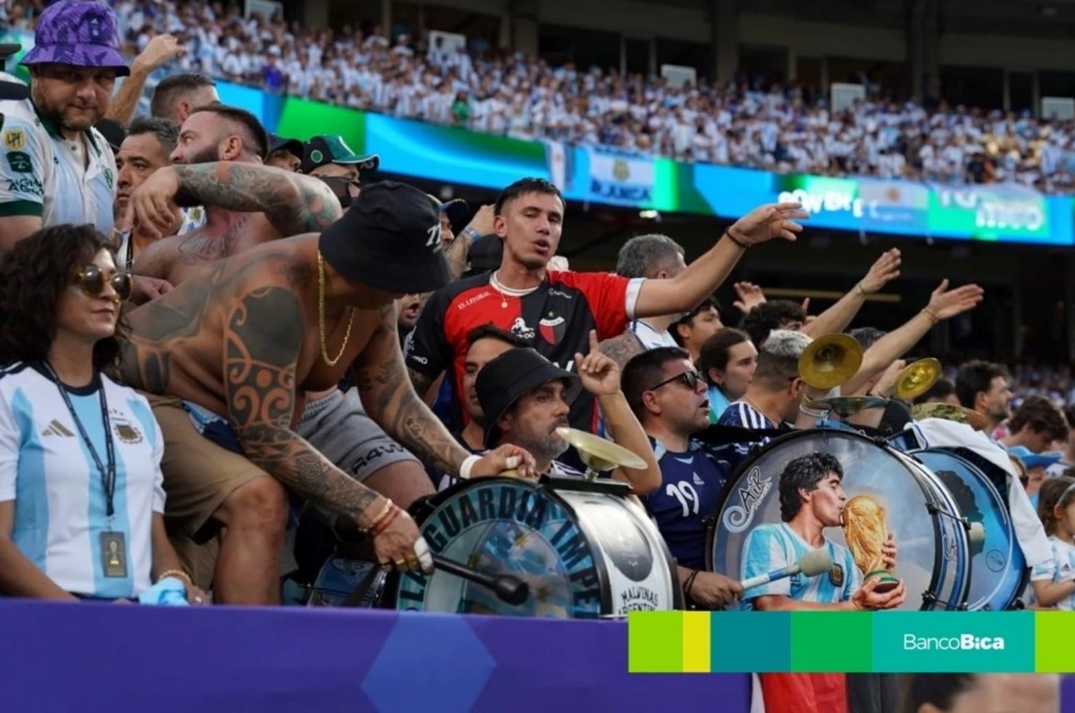 Las fotos de El Litoral en una noche histórica: Argentina le ganó 3-0 a Argelia.