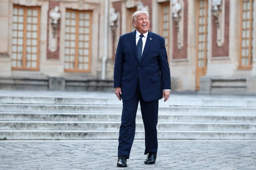 U.S. President Donald Trump is welcomed by French President Emmanuel Macron and his wife Brigitte Macron ahead of a dinner commemorating the 250th anniversary of the United States' independence, at the Palace of Versailles, near Paris, France, June 17, 2026. REUTERS/Evelyn Hockstein