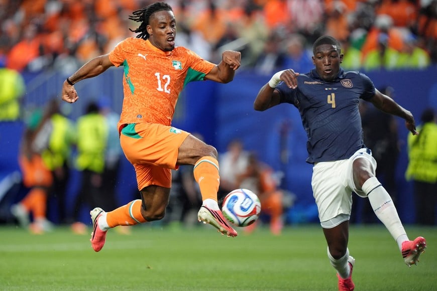 Soccer Football - FIFA World Cup 2026 - Group E - Ivory Coast v Ecuador - Philadelphia Stadium, Philadelphia, Pennsylvania, U.S. - June 14, 2026
Ivory Coast's Elye Wahi in action with Ecuador's Joel Ordonez IMAGN IMAGES via Reuters/Kyle Ross