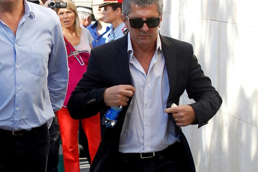Jorge Horacio Messi, father of Barcelona's soccer player Lionel Messi, arrives in court to answer charges of tax evasion in Gava, northern Spain, September 27, 2013. REUTERS/Albert Gea/File Photo españa barcelona Jorge Horacio Messi juicio futbolista del barcelona evasion de impuestos padre