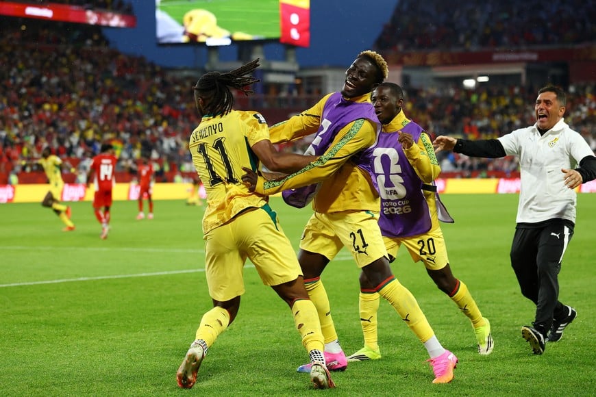 Soccer Football - FIFA World Cup 2026 - Group L - Ghana v Panama - Toronto Stadium, Toronto, Canada - June 17, 2026
Ghana's Antoine Semenyo celebrates with Kojo Oppong Peprah and Augustine Boakye after Caleb Yirenkyi scored their first goal REUTERS/Piroschka Van De Wouw