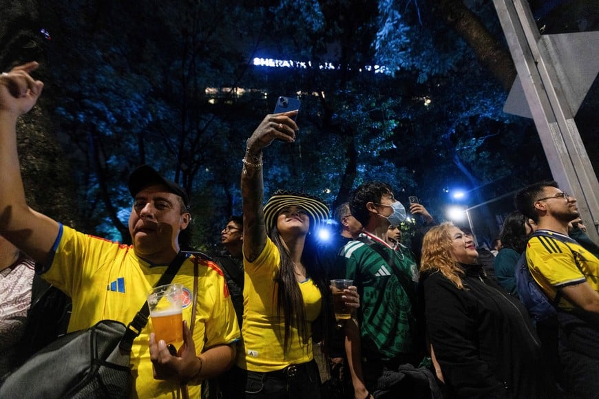 Colombia fans celebrate after the 2026 FIFA World Cup match between Uzbekistan and Colombia, near the Angel of Independence, in Mexico City, Mexico, June 18, 2026. REUTERS/Quetzalli Nicte-Ha