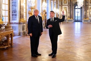 Donald Trump fue recibido por Emmanuel Macron en París. Crédito: REUTERS