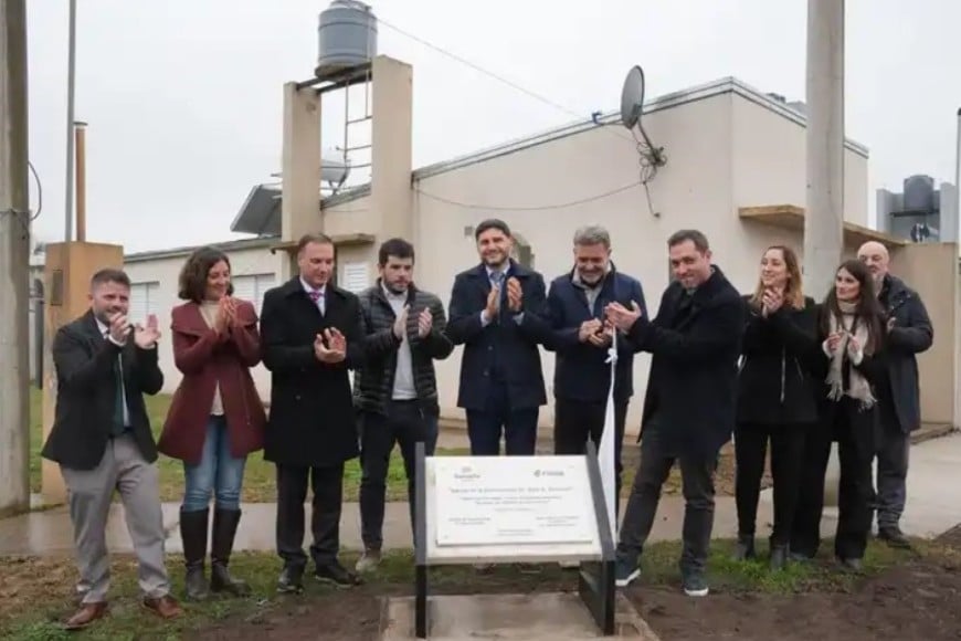 Inauguración en Firmat del barrio que lleva el nombre de Raúl Alfonsín. Foto: GSF.
