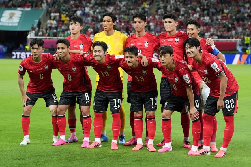 (260611) -- GUADALAJARA, 11 junio, 2026 (Xinhua) -- Jugadores de la República de Corea posan previo al partido del Grupo A de la fase de grupos de la Copa Mundial de la FIFA 2026 ante la República Checa, celebrado en el Estadio Guadalajara, en Guadalajara, México, el 11 de junio de 2026. (Xinhua/Martín Zabala) (rtg) (ah) (vf)