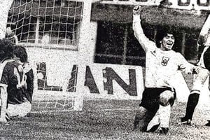 Maradona marcó tres goles en el primer duelo ante Austria.
