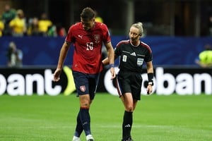 Tori Penso dirigió República Checa-Sudáfrica en el Mundial. Foto: Xinhua