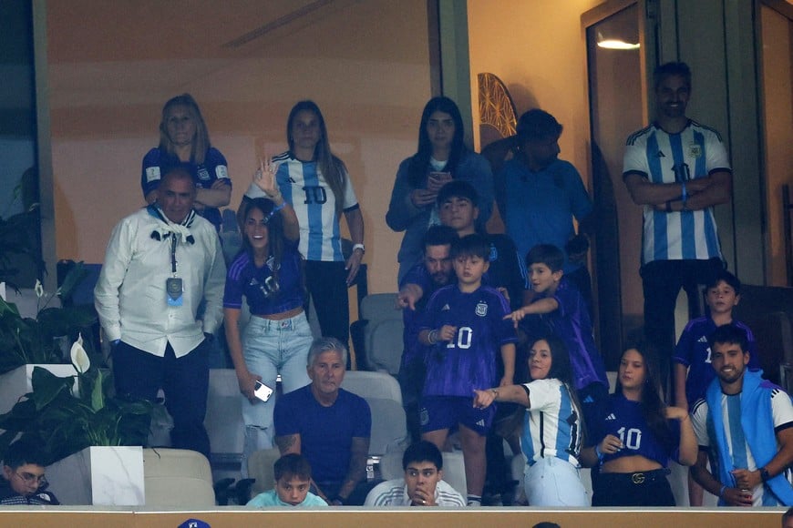 Soccer Football - FIFA World Cup Qatar 2022 - Final - Argentina v France - Lusail Stadium, Lusail, Qatar - December 18, 2022
Argentina's Lionel Messi's wife Antonela Roccuzzo with their children Mateo and Thiago, and Celia Maria Cuccittini and Jorge Messi, parents of Argentina's Lionel Messi, in the stands before the match REUTERS/Lee Smith