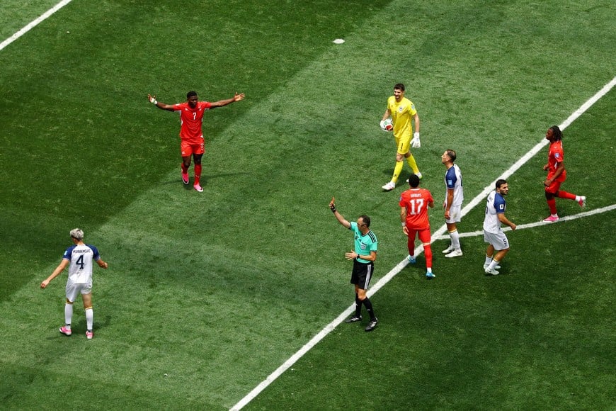 Soccer Football - FIFA World Cup 2026 - Group B - Switzerland v Bosnia and Herzegovina - Los Angeles Stadium, Inglewood, California, U.S. - June 18, 2026
Bosnia and Herzegovina's Tarik Muharemovic is shown a red card by referee Joao Pinheiro after a foul on Switzerland's Breel Embolo REUTERS/Matthew Childs