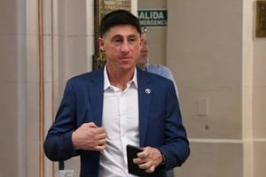 El senador por La Capital, Julio Francisco Garibaldi, presentó en abril un proyecto para que crezcan las iniciativas empresariales turísticas y el sector tenga más oportunidades de desarrollo en la provincia. Crédito: Manuel Fabatia