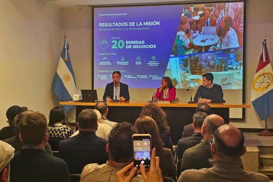 Matías Tomati, presidente del Bureau de Eventos de Santa Fe; Marcela Aeberhard, secretaria de Turismo de la Provincia y Franco Arone, director de Turismo de la Provincia.