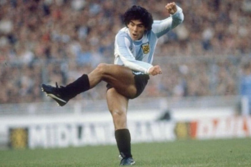 Maradona marcó tres goles en el primer duelo ante Austria.