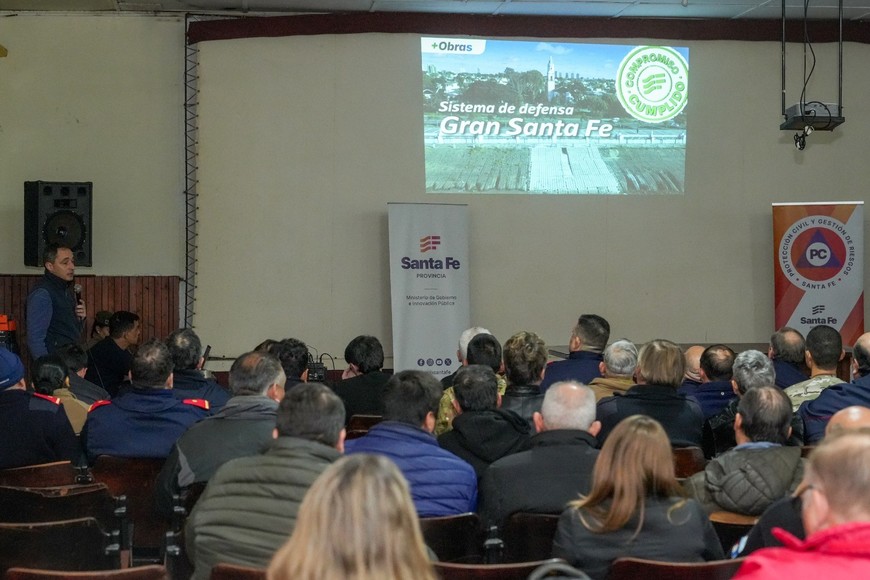 La reunión llevada a cabo en el Batallón de Ingenieros Anfibios de Santo Tomé para coordinar acciones. Gobierno de Santa Fe.