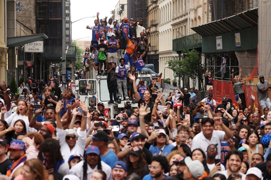 Basketball - NBA - New York Knicks Parade - New York City, New York, U.S. - June 18, 2026
New York Knicks fans celebrate on a truck during the parade REUTERS/Shannon Stapleton