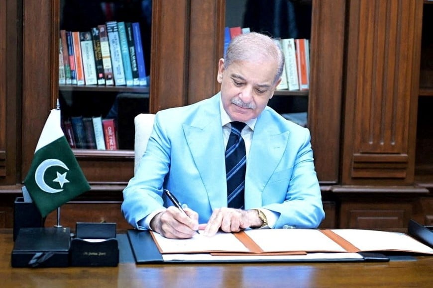 FILE PHOTO: Pakistan's Prime Minister Shehbaz Sharif signed Islamabad Memorandum of Understanding (Islamabad MoU) as mediator, after it was signed by U.S. President Donald J. Trump and Iranian President Masoud Pezeshkian, at his office in Islamabad, Pakistan, June 18, 2026. Press Information Department (PID)/Handout via REUTERS ATTENTION EDITORS - THIS PICTURE WAS PROVIDED BY A THIRD PARTY. BEST QUALITY AVAILABLE. TPX IMAGES OF THE DAY/File Photo