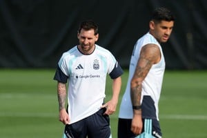 Lionel Messi participó con normalidad de la práctica abierta de la Selección Argentina. Foto: Reuters