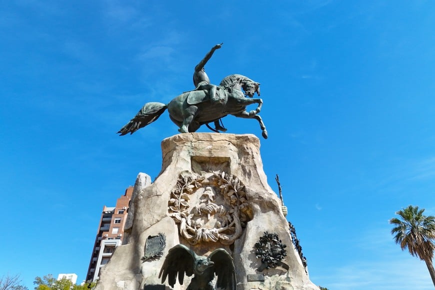 Con piedras traídas de la Cordillera. Fernando Nicola.