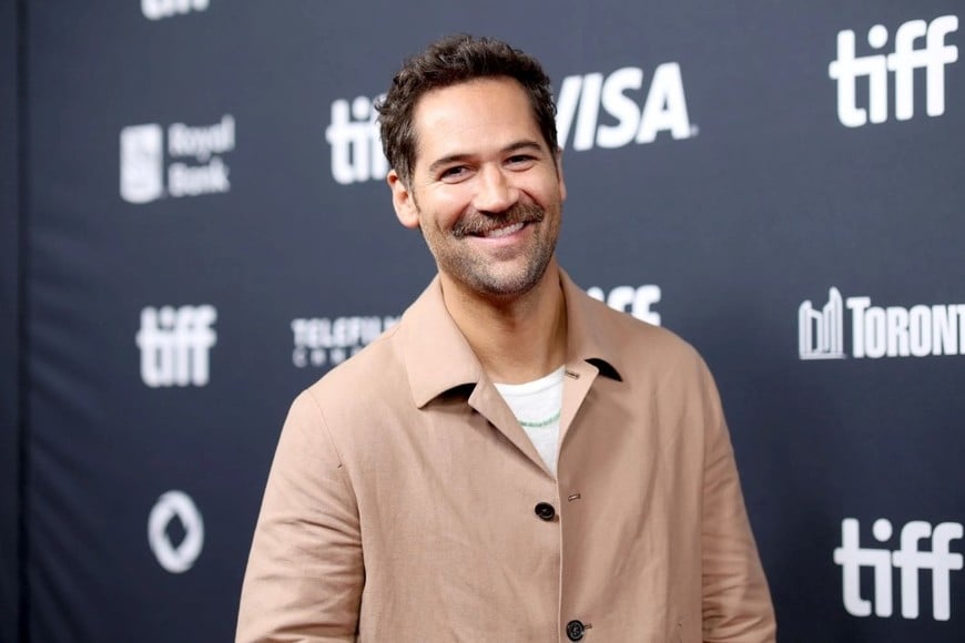 El actor mexicano señalado tras ser visto con la cantante en Los Ángeles.