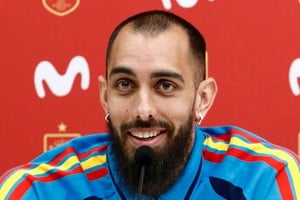 Borja Iglesias tuvo problemas para ingresar al hotel de concentración de España.