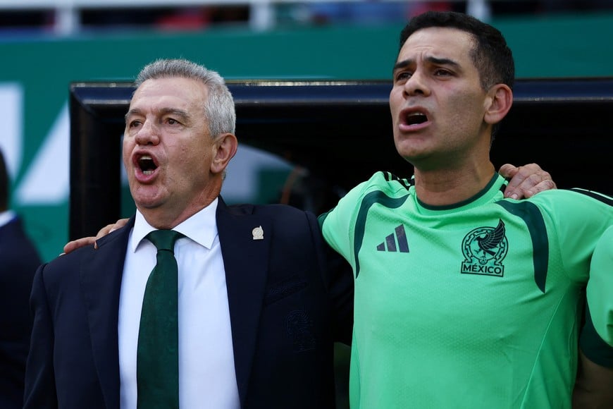 Soccer Football - FIFA World Cup 2026 - Group A - Mexico v South Korea - Estadio Guadalajara, Guadalajara, Mexico - June 18, 2026
Mexico coach Javier Aguirre and assistant coach Rafael Marquez during the national anthems before the match REUTERS/Daniel Becerril