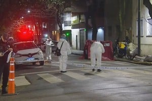 La víctima fue hallada con varias puñaladas.