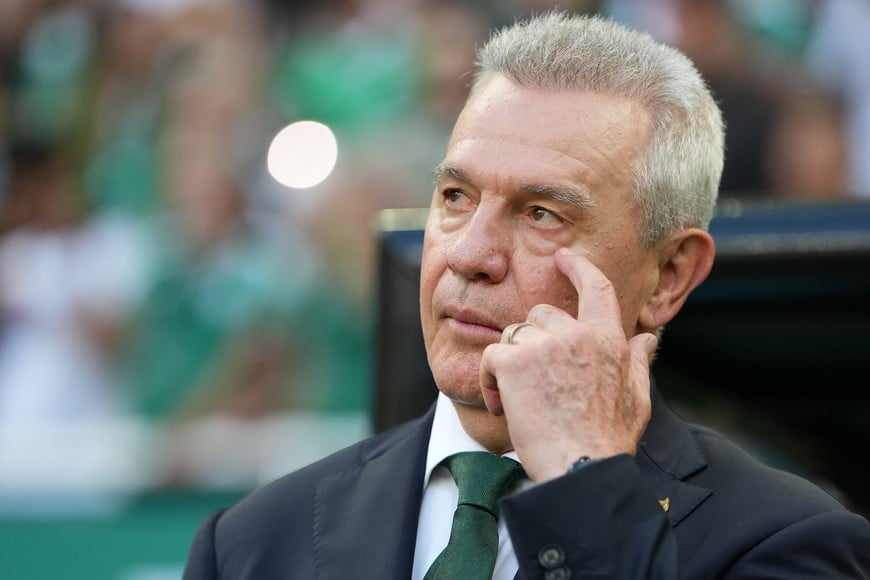 (260618) -- GUADALAJARA, 18 junio, 2026 (Xinhua) -- Javier Aguirre, director técnico de México, es visto previo al partido del Grupo A de la fase de grupos de la Copa Mundial de la FIFA 2026 ante la República de Corea, celebrado en el Estadio Guadalajara, en Guadalajara, México, el 18 de junio de 2026. (Xinhua/Li Muzi) (rtg) (da) (ah)