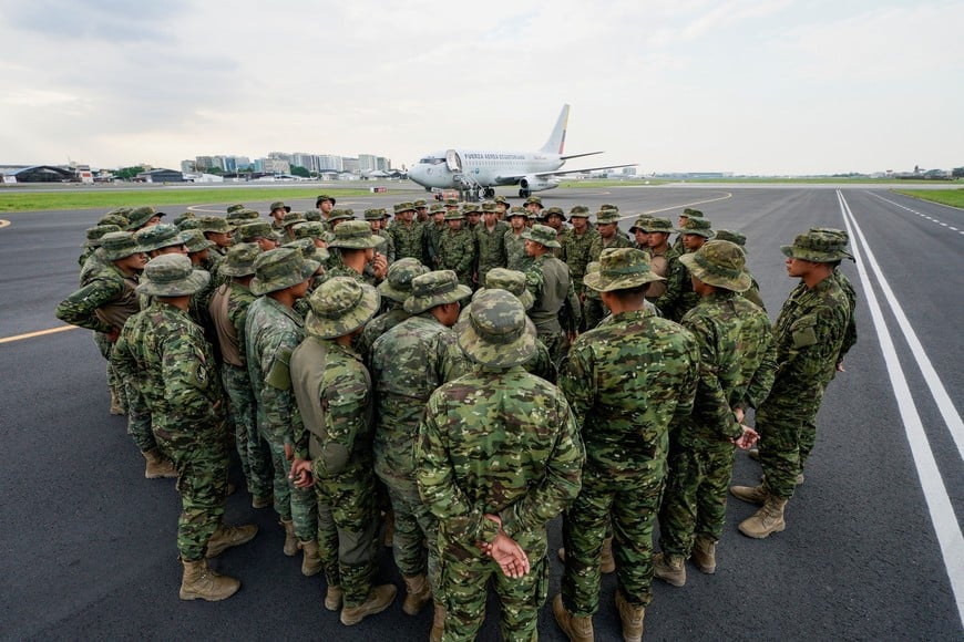Ecuadorian troops at the Simon Bolivar Air Base prepare to be deployed to the province of Guayas to strengthen security operations against criminal groups, in Guayaquil, Ecuador, June 18, 2026. REUTERS/Santiago Arcos