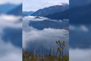 "La distancia entre las nubes y las cumbres parece confundirse, y sin embargo hay una inmensidad brillando en el espacio. (...) Perdemos el horizonte y la palabra".