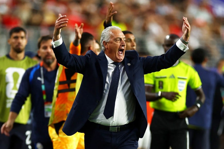 Soccer Football - FIFA World Cup 2026 - Group D - Turkey v Paraguay - San Francisco Bay Area Stadium, Santa Clara, California, U.S. - June 19, 2026
Paraguay coach Gustavo Alfaro reacts REUTERS/Carlos Barria