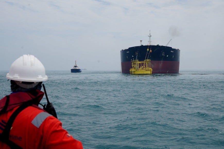 FILE PHOTO: Oil tanker HELGA is moored at one of Iraq's southern offshore oil terminals near Basra as it prepares to load crude oil, becoming the second vessel to arrive since the closure of the Strait of Hormuz, April 24, 2026. REUTERS/Mohammed Aty/File Photo