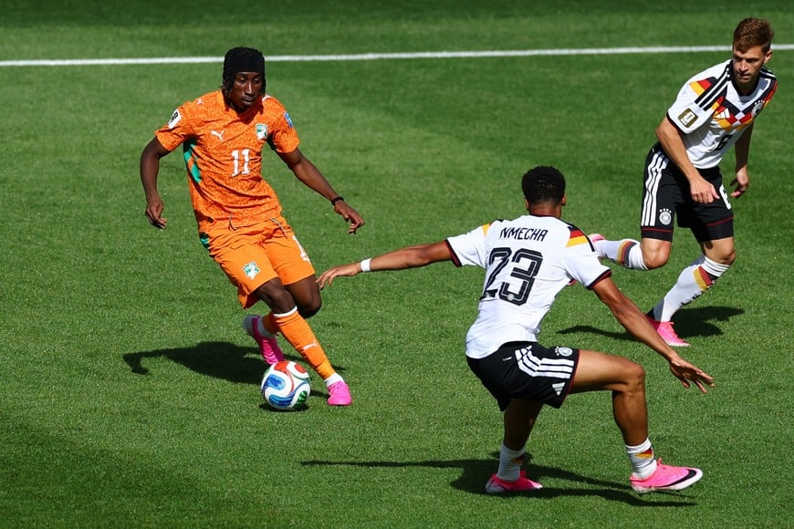 Soccer Football - FIFA World Cup 2026 - Group E - Germany v Ivory Coast - Toronto Stadium, Toronto, Canada - June 20, 2026
Ivory Coast's Yan Diomande in action with Germany's Felix Nmecha REUTERS/Piroschka Van De Wouw