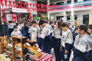 “Para nosotros es muy importante que los niños aprendan jugando en esta hermosa feria que hemos desarrollado el día de hoy”, expresó.