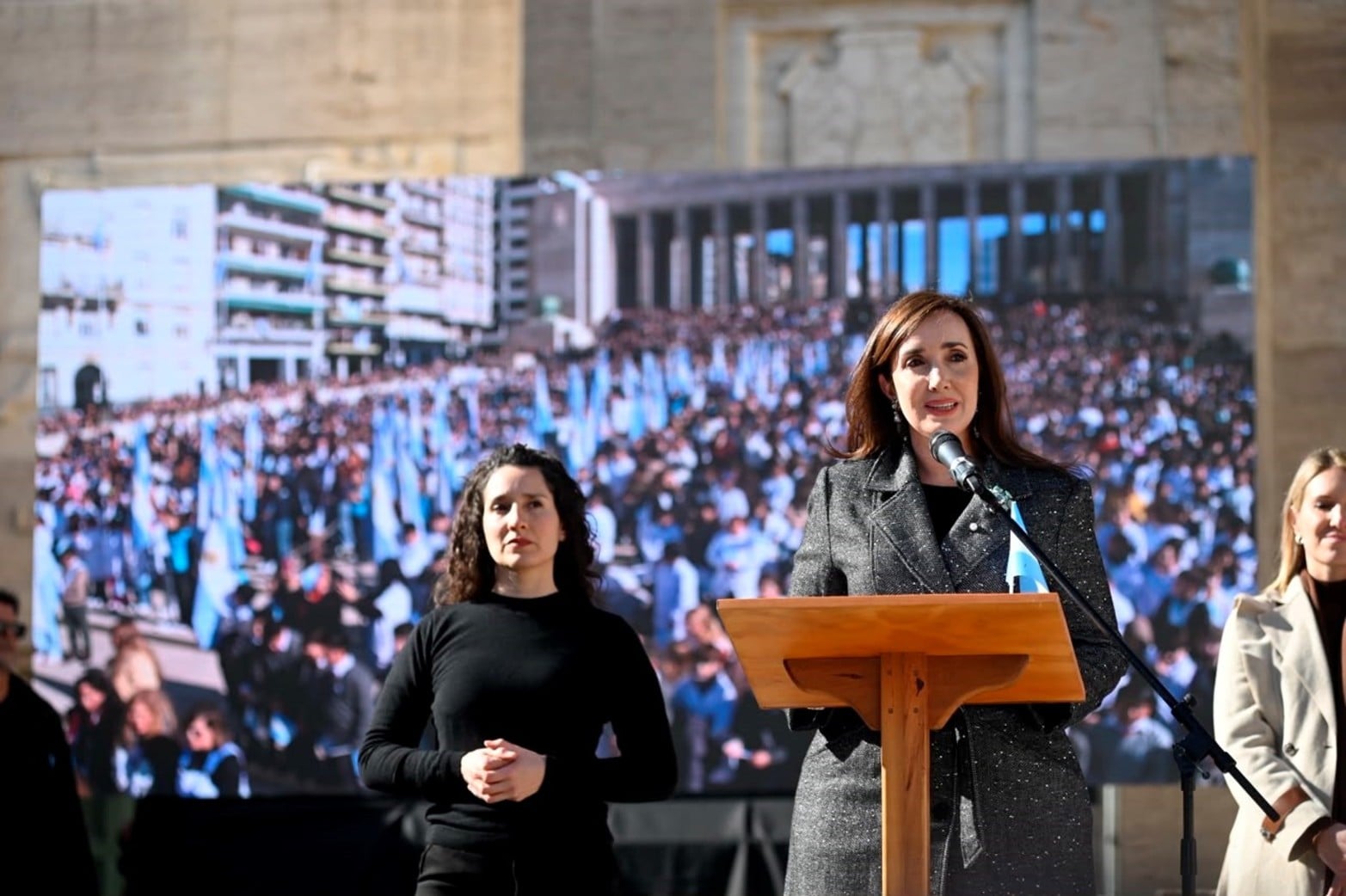 Acto del Dia de la Bandera en Rosario.