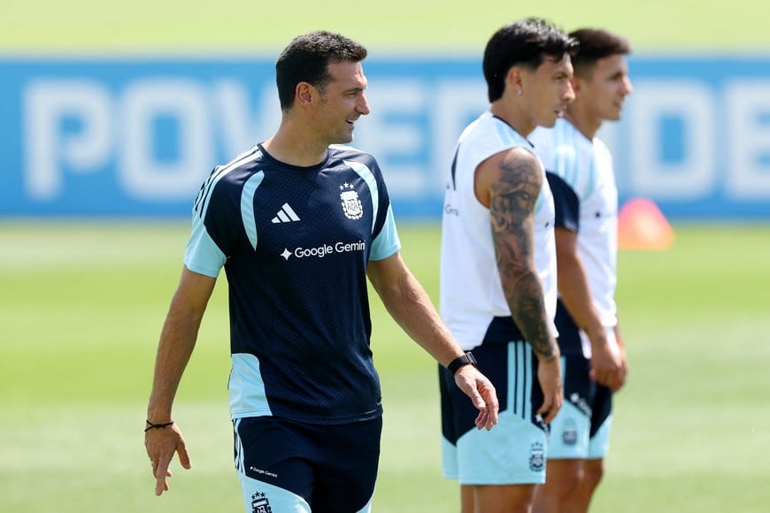 Soccer Football - FIFA World Cup 2026 - Argentina Training - Sporting KC Training Centre, Kansas City, Kansas, U.S. - June 19, 2026
Argentina coach Lionel Scaloni during training REUTERS/Kai Pfaffenbach