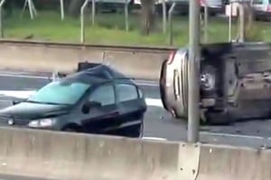 El violento choque dejó además un saldo de heridos graves dentro del círculo familiar.