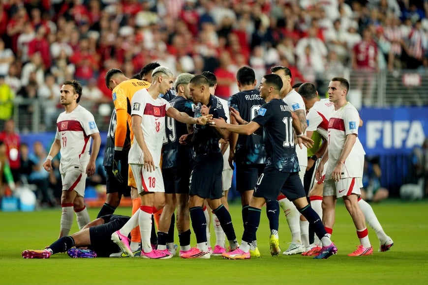 Soccer Football - FIFA World Cup 2026 - Group D - Turkey v Paraguay - San Francisco Bay Area Stadium, Santa Clara, California, U.S. - June 19, 2026
Paraguay's Miguel Almiron clashes with Turkey's Mert Muldur before being shown a red card by referee Ivan Barton IMAGN IMAGES via Reuters/Darren Yamashita