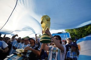 Hinchas argentinos llegan a Dallas, el banderazo no podía faltar