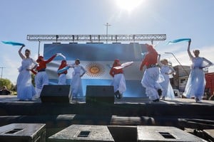 Bajo un sol radiante los santafesinos celebraron la bandera. MCSF