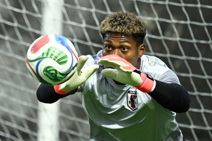 (260620) -- MONTERREY, 20 junio, 2026 (Xinhua) -- Imagen del 19 de junio de 2026 del guardameta Suzuki Zion, de Japón, asistiendo a una sesión de entrenamiento en la Copa Mundial de la FIFA 2026, en Monterrey, México. (Xinhua/Lucio Tavora) (jg) (ra) (da)
