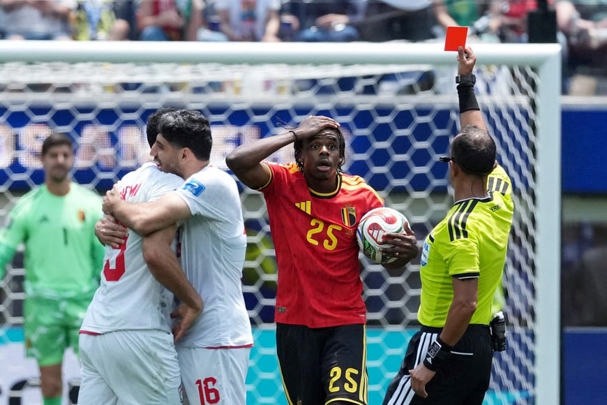 Soccer Football - FIFA World Cup 2026 - Group G - Belgium v Iran - Los Angeles Stadium, Inglewood, California, U.S. - June 21, 2026
Belgium's Nathan Ngoy is shown a red card by referee Dario Herrera IMAGN IMAGES via Reuters/Kirby Lee TPX IMAGES OF THE DAY