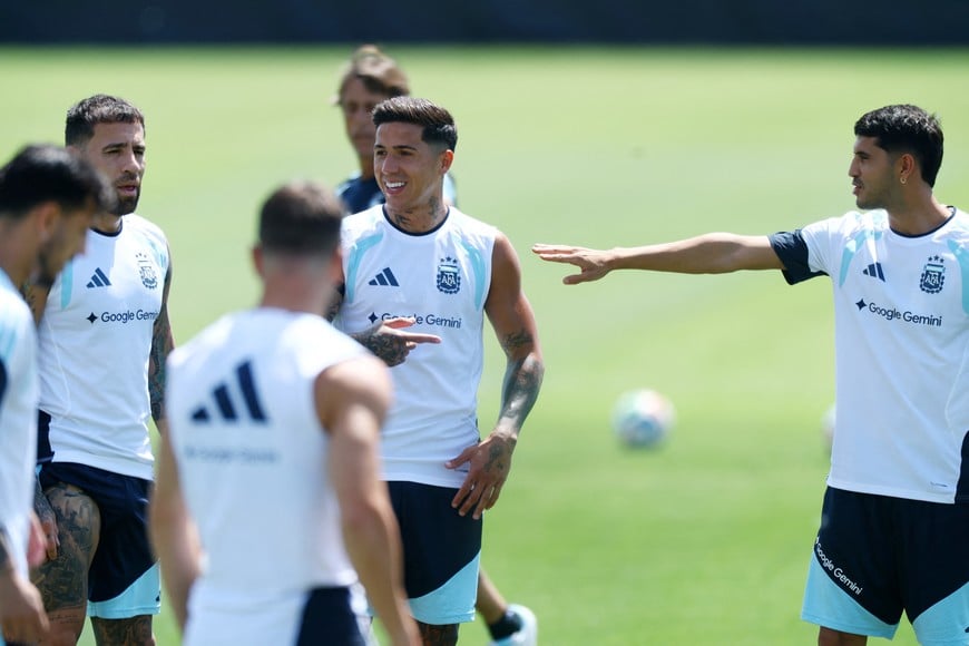 Soccer Football - FIFA World Cup 2026 - Argentina Training - Sporting KC Training Centre, Kansas City, Kansas, U.S. - June 19, 2026
Argentina's Nicolas Otamendi, Enzo Fernandez and Exequiel Palacios during training REUTERS/Hannah Mckay