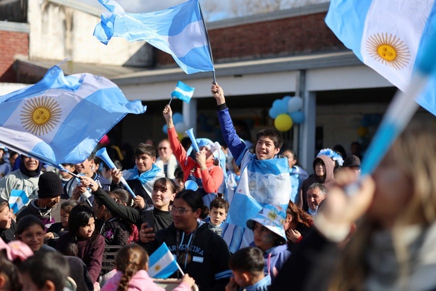 Más de 500 personas alentaron a la Selección en una Fan Fest escolar de barrio Los Troncos