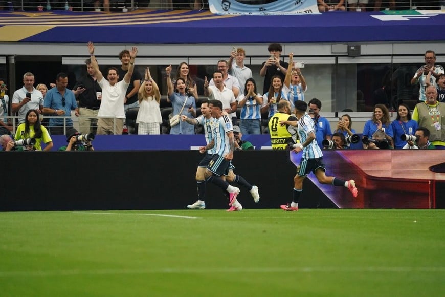 El festejo de gol del 1 a 0 de Lionel Messi ante Austria. Crédito: Fernando Nicola