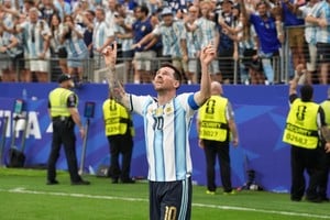 Aquellas luces de Maradona en el Azteca que Messi encendió 40 años después en Dallas. Foto: Fernando Nicola