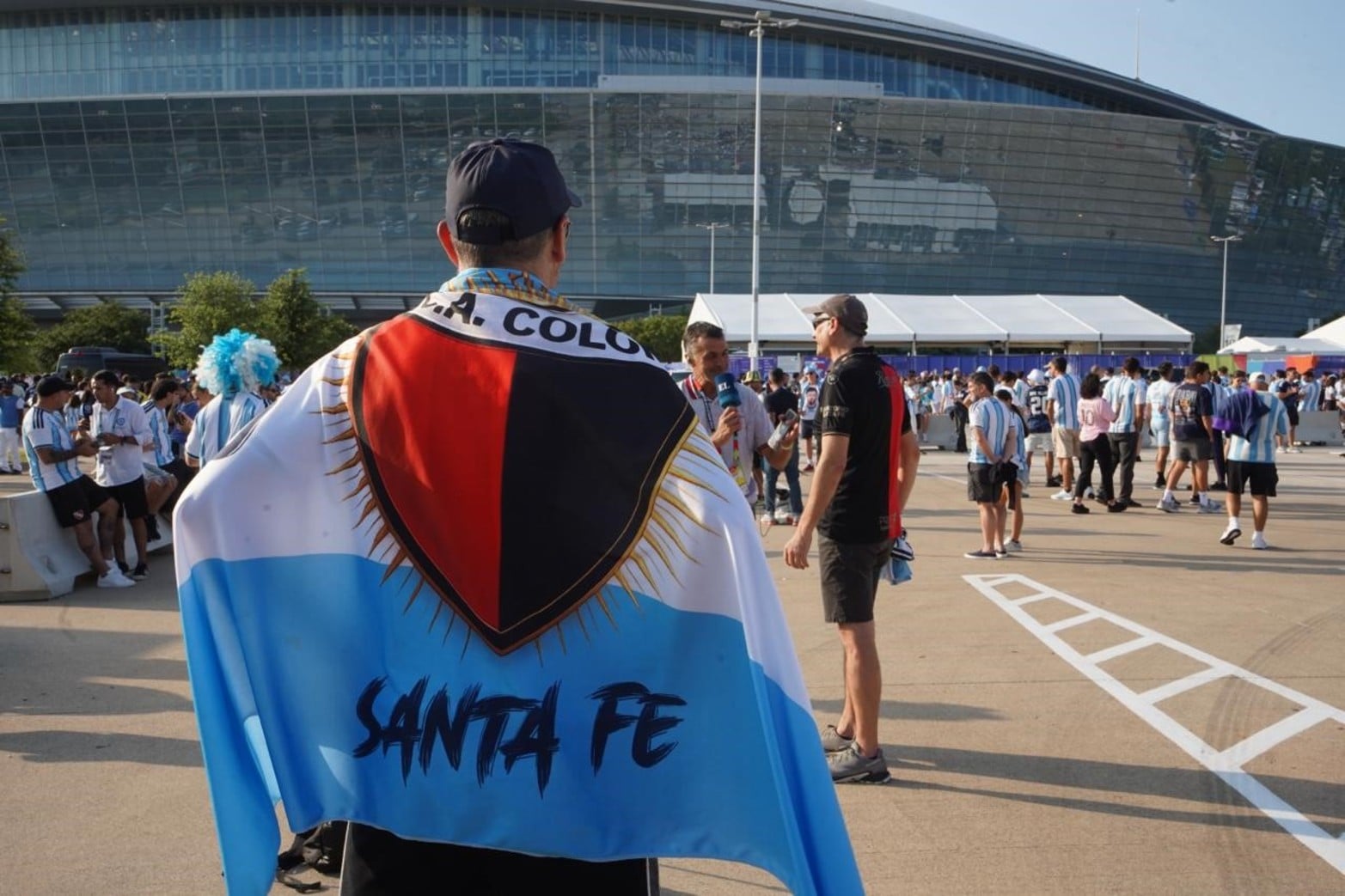 De Santa Fe a Dallas, sin escala para ver a Argentina. 