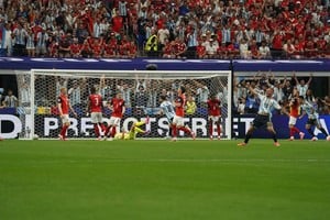 El festejo de gol del 1 a 0 de Lionel Messi ante Austria. Crédito: Fernando Nicola