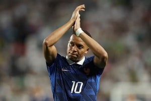Mbappé sumó otro doblete y ya tiene 4 goles en el Mundial.