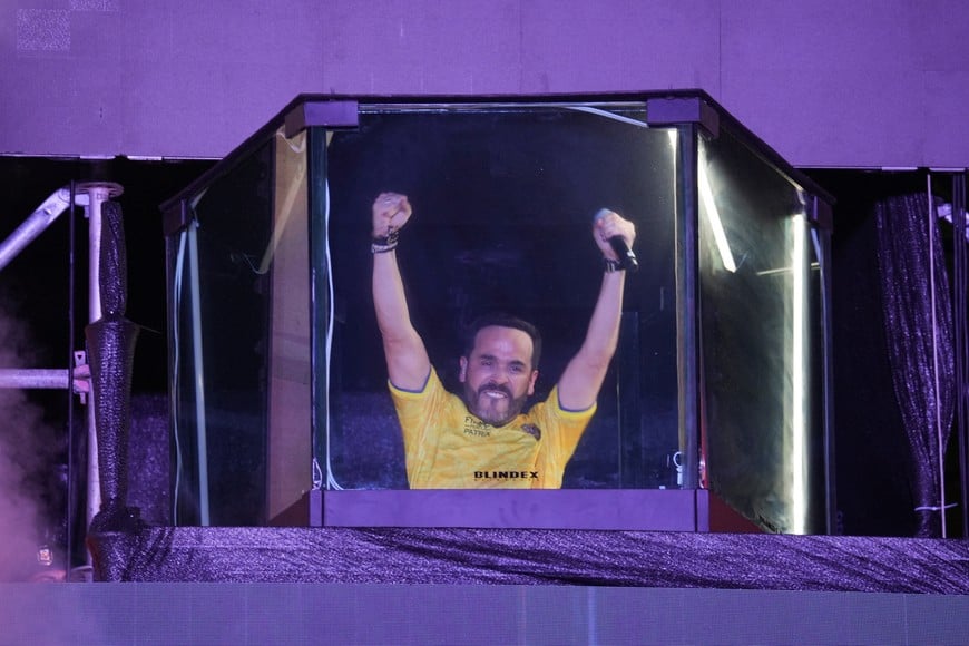 Colombia's right-wing presidential candidate Abelardo De La Espriella gestures, as he addresses supporters after the preliminary runoff results against leftist candidate Ivan Cepeda, in Barranquilla, Colombia, June 21, 2026. REUTERS/Jair Coll