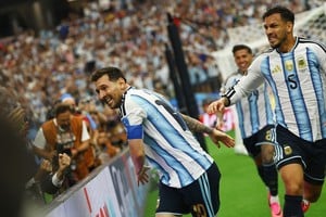Soccer Football - FIFA World Cup 2026 - Group J - Argentina v Austria - Dallas Stadium, Arlington, Texas, U.S. - June 22, 2026
Argentina's Lionel Messi celebrates scoring their second goal with Leandro Paredes REUTERS/Kai Pfaffenbach