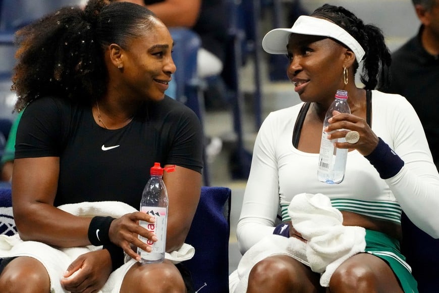 Sept 1, 2022; Flushing, NY, USA; Serena Williams and Venus Williams of the USA on a change of ends as they play Lucie Hradecka and Linda Noskova of the Czech Republic in in women's doubles on day four of the 2022 U.S. Open tennis tournament at USTA Billie Jean King National Tennis Center. Mandatory Credit: Robert Deutsch-USA TODAY Sports
